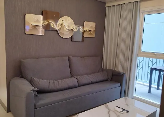 公寓 Savvy Combined 6br Near Okada *