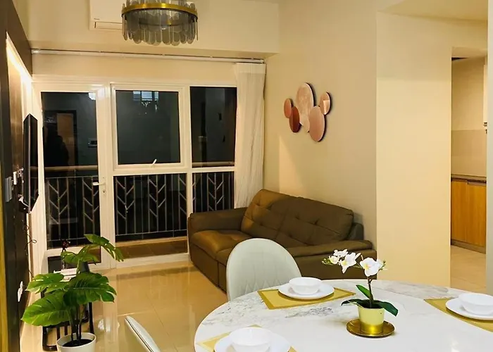 Savvy Combined 6br Near Okada 公寓